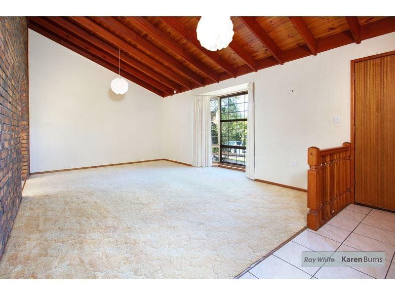11 Halmore Place, Chapel Hill QLD 4069