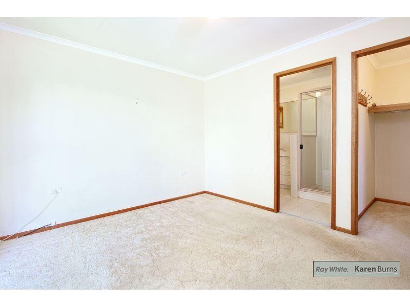 11 Halmore Place, Chapel Hill QLD 4069