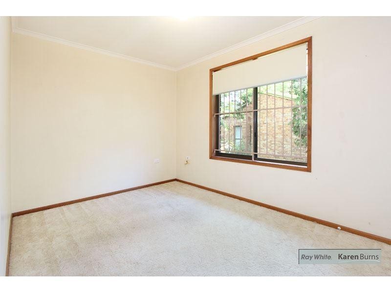 11 Halmore Place, Chapel Hill QLD 4069