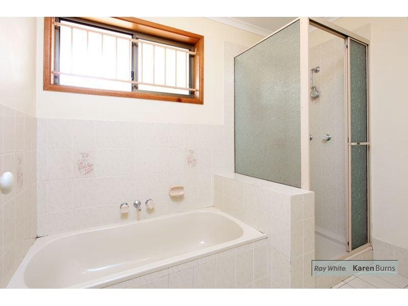 11 Halmore Place, Chapel Hill QLD 4069