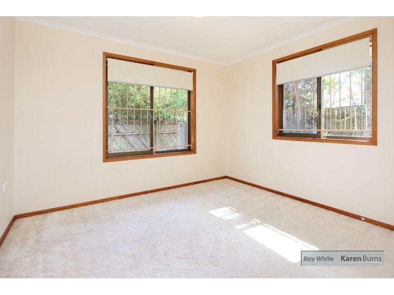 11 Halmore Place, Chapel Hill QLD 4069