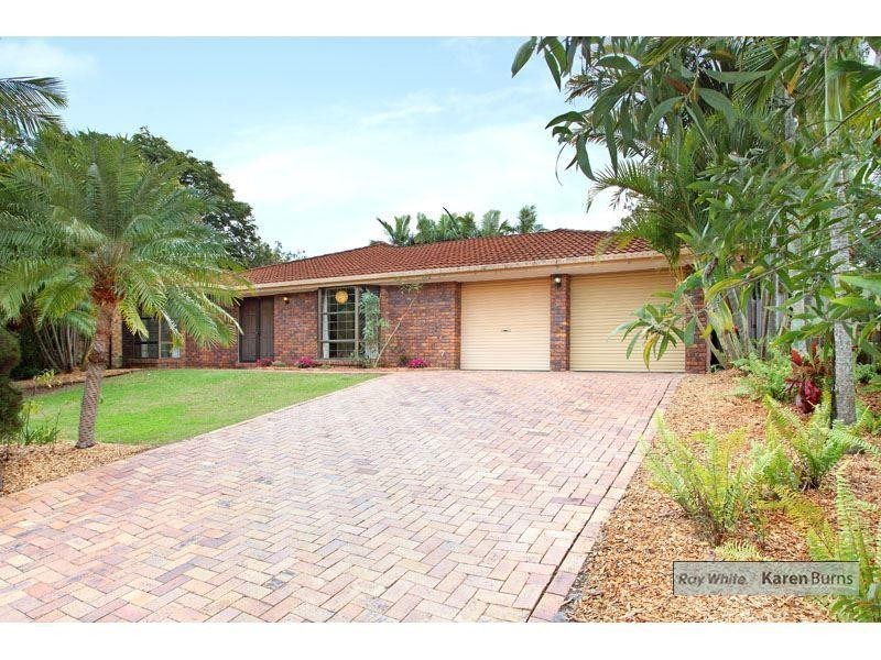 11 Halmore Place, Chapel Hill QLD 4069