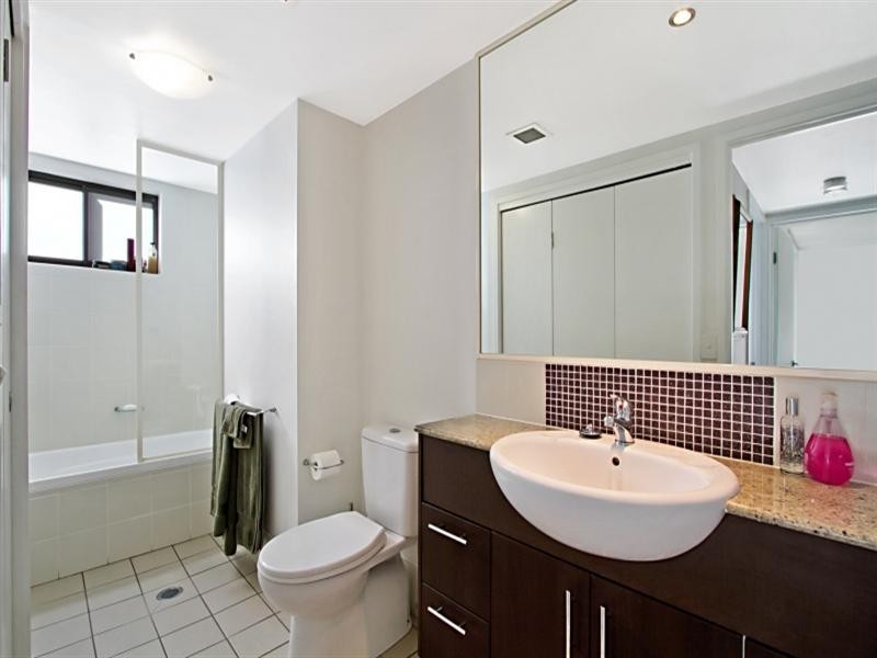 231/8 Land Street, Toowong QLD 4066