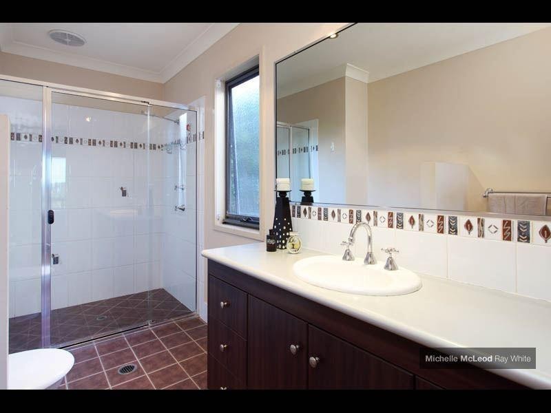 5 Bielby Road, Kenmore QLD 4069