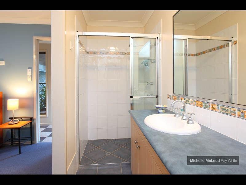 5 Bielby Road, Kenmore QLD 4069