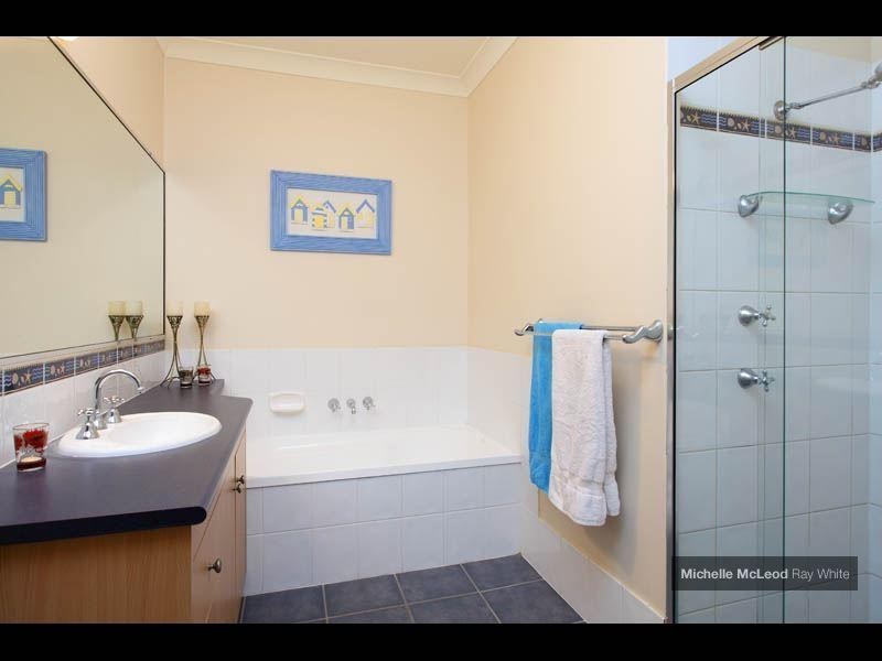 5 Bielby Road, Kenmore QLD 4069