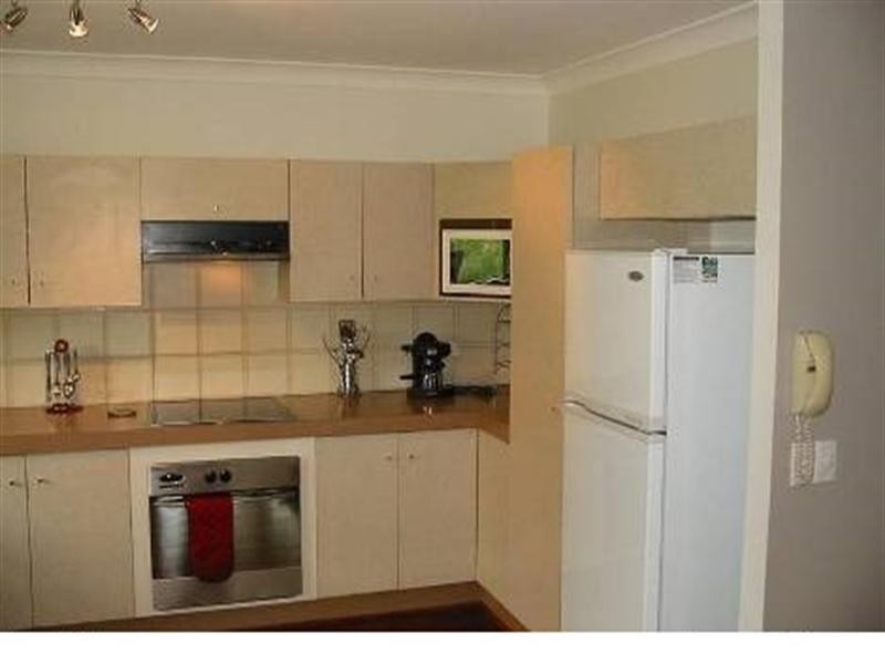 8/29 Sir Fred Schonell Drive, St Lucia QLD 4067