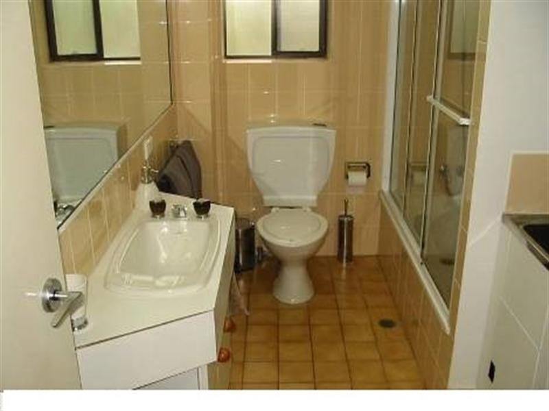 8/29 Sir Fred Schonell Drive, St Lucia QLD 4067