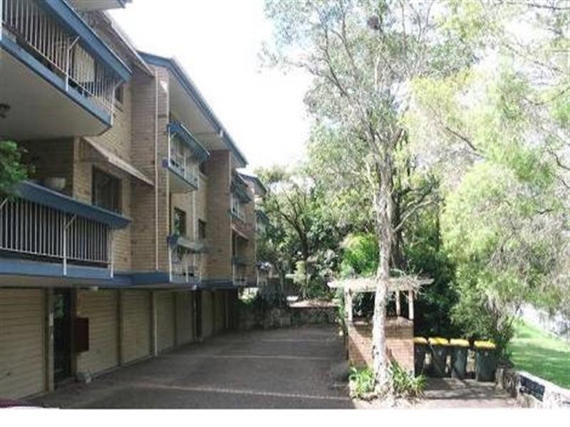 8/29 Sir Fred Schonell Drive, St Lucia QLD 4067