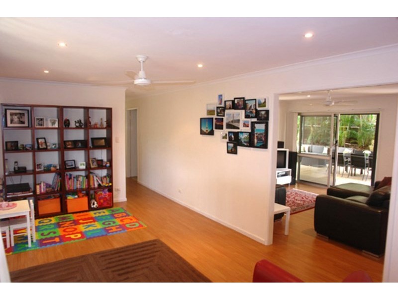 2 Halimah Street, Chapel Hill QLD 4069