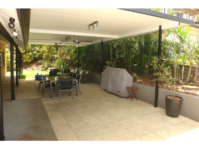 2 Halimah Street, Chapel Hill QLD 4069