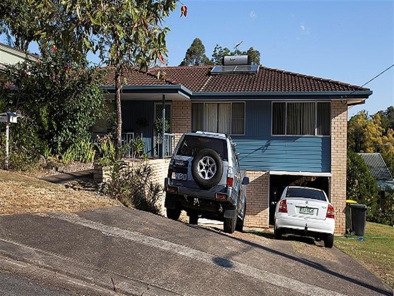 8 Robyn Street, Chapel Hill QLD 4069