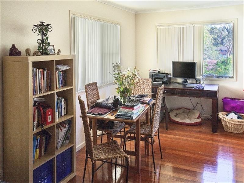 8 Robyn Street, Chapel Hill QLD 4069