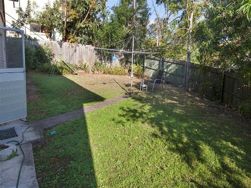 8 Robyn Street, Chapel Hill QLD 4069