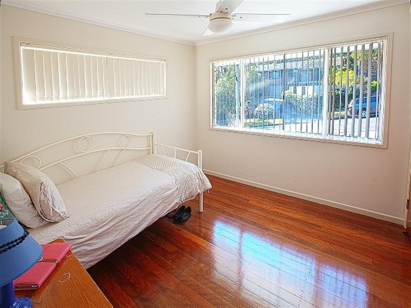 8 Robyn Street, Chapel Hill QLD 4069