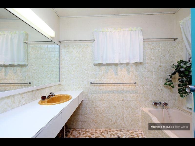 45 Clarina Street, Chapel Hill QLD 4069