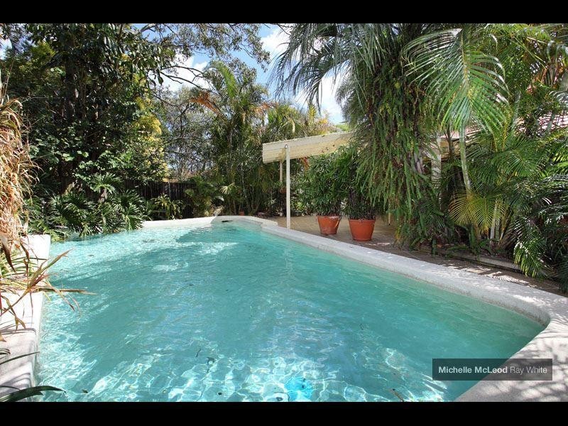 4 Jamner Street, Chapel Hill QLD 4069