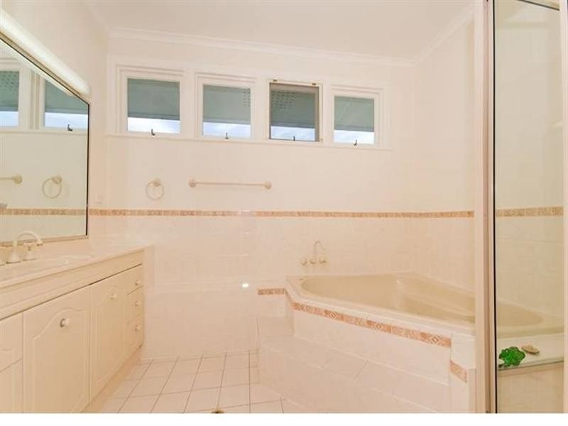 5 Norm Street, Kenmore QLD 4069