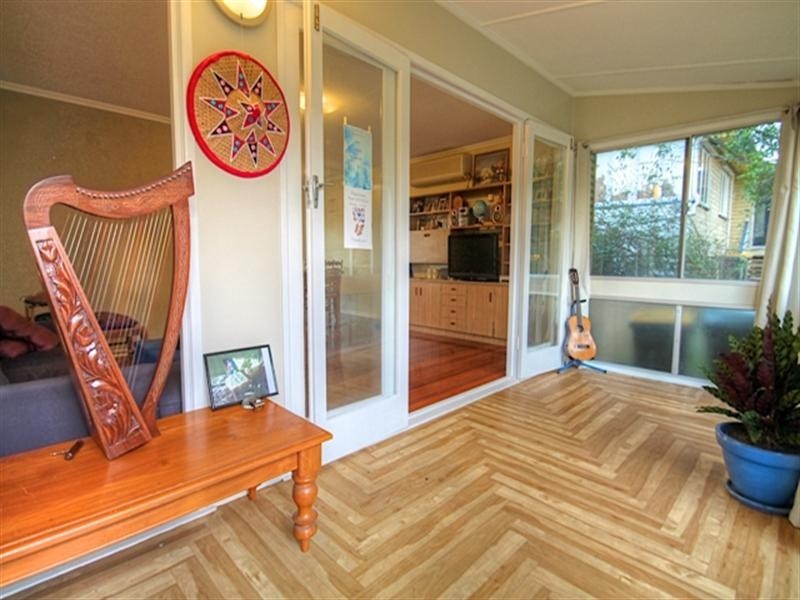 79 Mingera Street, Mansfield QLD 4122