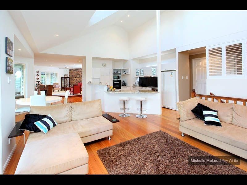 6 Larter Court, Brookfield QLD 4069