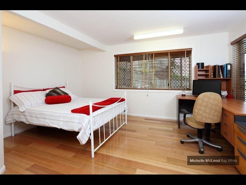 6 Larter Court, Brookfield QLD 4069