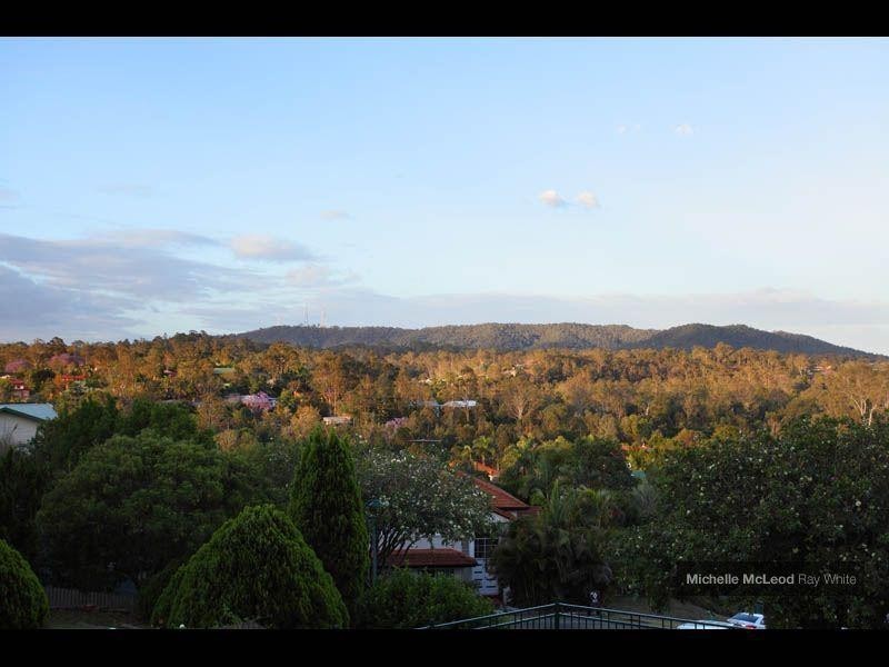 6 Larter Court, Brookfield QLD 4069