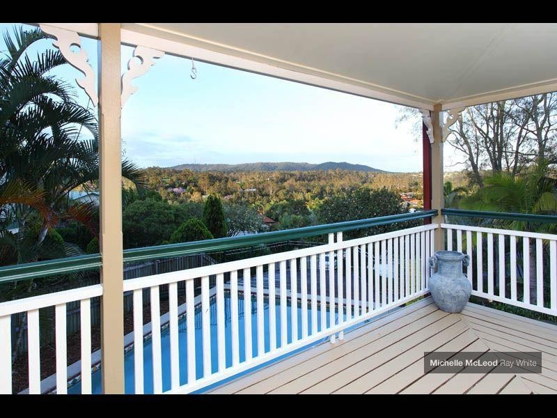 6 Larter Court, Brookfield QLD 4069