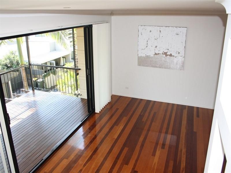 55 Dengate Lane, St Lucia QLD 4067