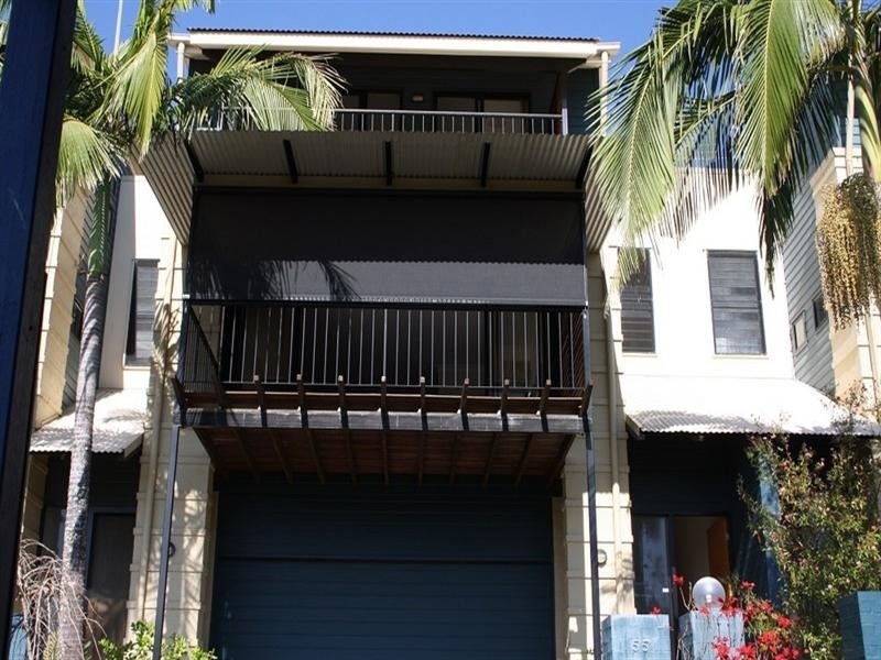 55 Dengate Lane, St Lucia QLD 4067