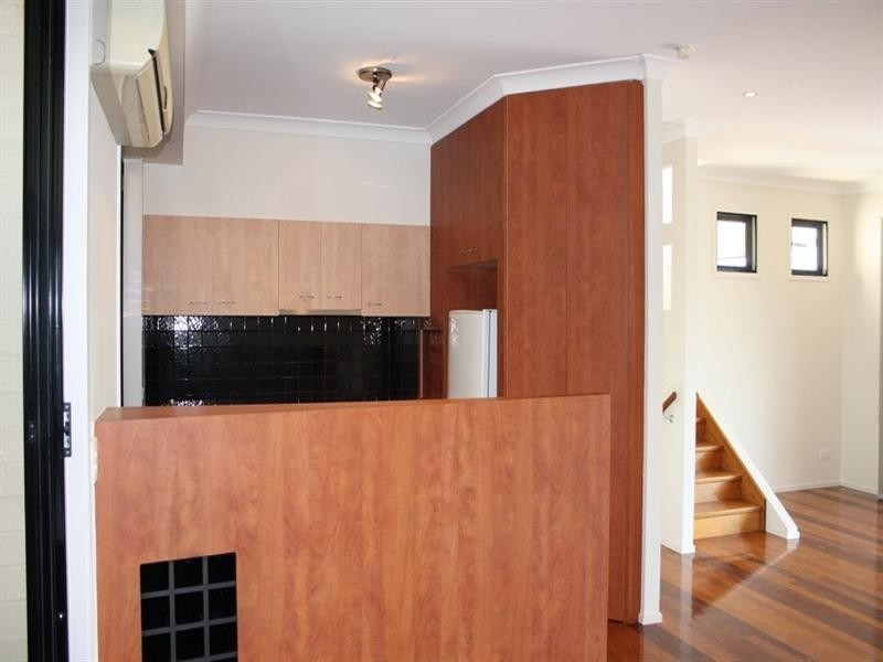 55 Dengate Lane, St Lucia QLD 4067