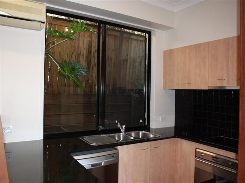 55 Dengate Lane, St Lucia QLD 4067