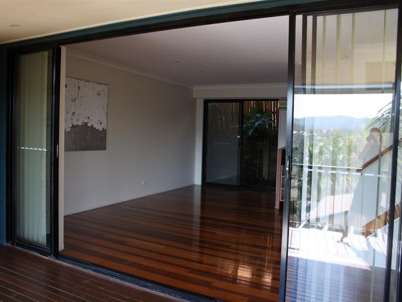 55 Dengate Lane, St Lucia QLD 4067