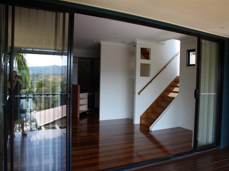 55 Dengate Lane, St Lucia QLD 4067