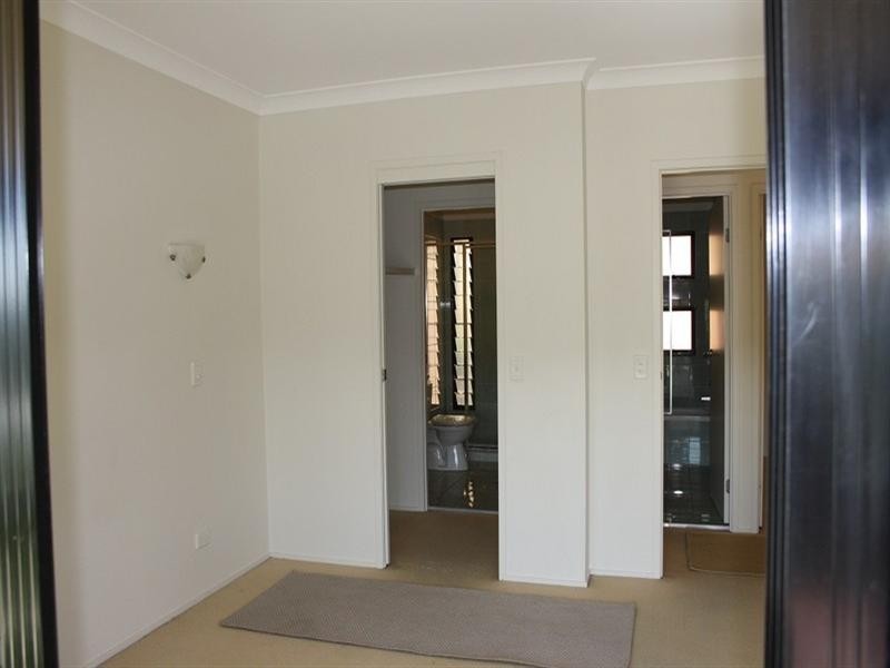 55 Dengate Lane, St Lucia QLD 4067