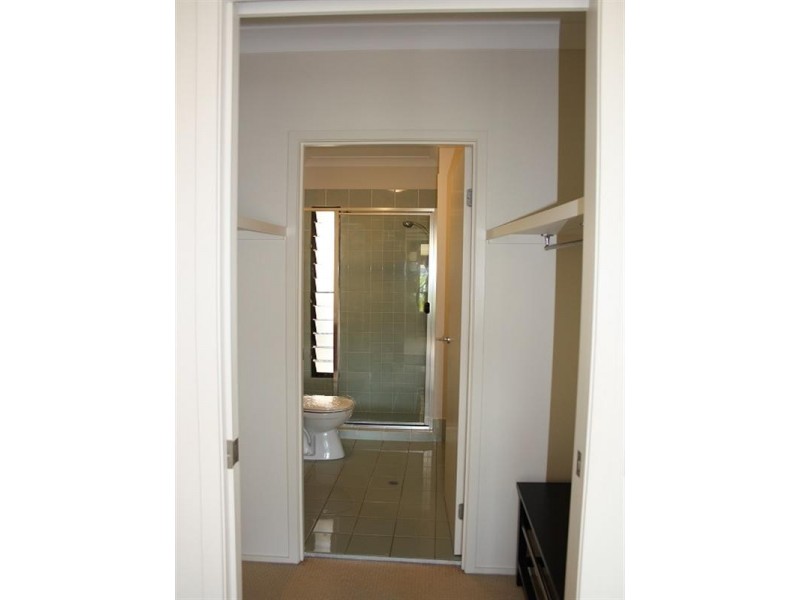 55 Dengate Lane, St Lucia QLD 4067