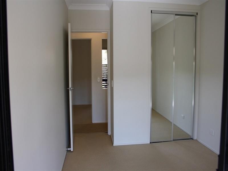 55 Dengate Lane, St Lucia QLD 4067