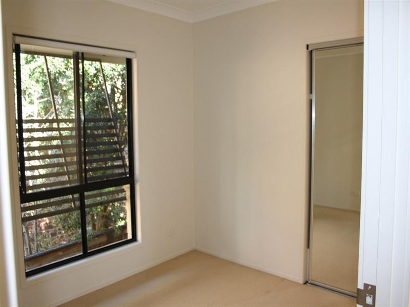 55 Dengate Lane, St Lucia QLD 4067