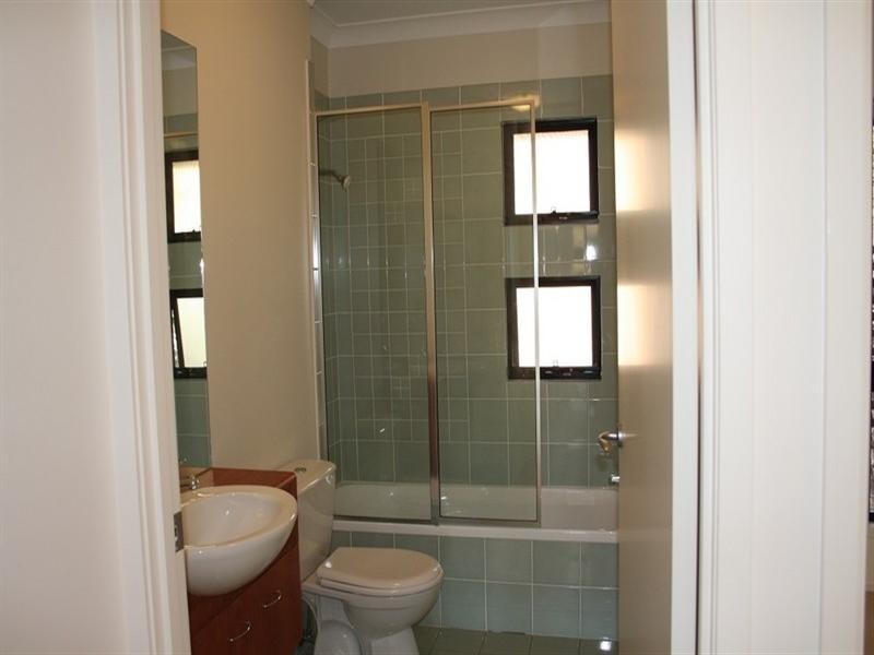 55 Dengate Lane, St Lucia QLD 4067