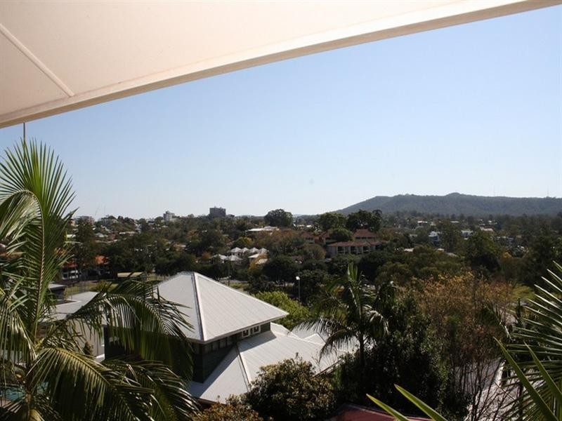 55 Dengate Lane, St Lucia QLD 4067