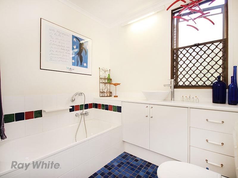 23 Staaten Street, Chapel Hill QLD 4069