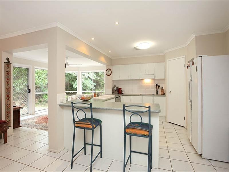 15 kersley Road, Kenmore QLD 4069