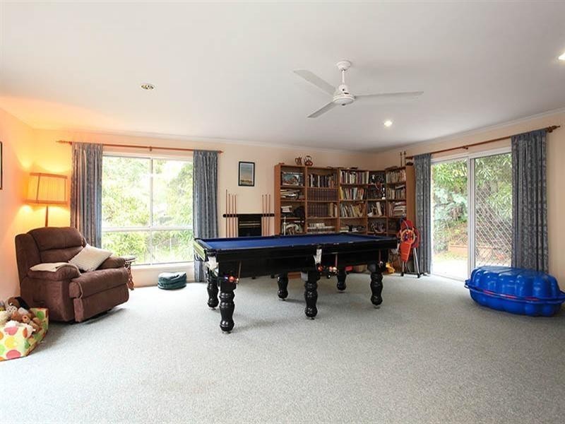 15 kersley Road, Kenmore QLD 4069