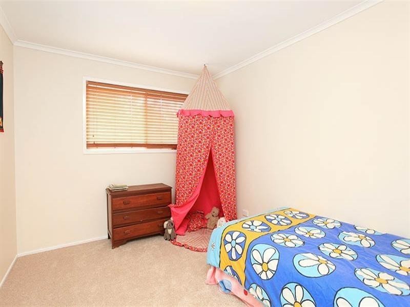 15 kersley Road, Kenmore QLD 4069