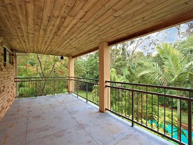 15 kersley Road, Kenmore QLD 4069