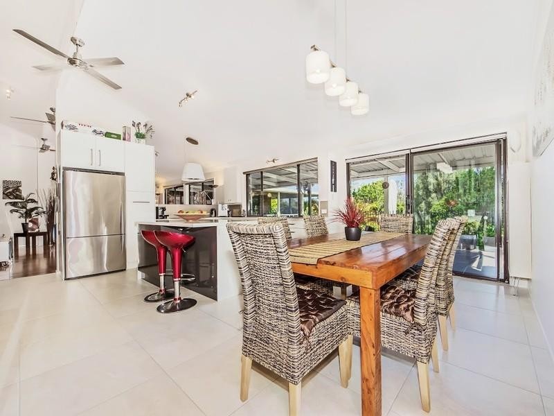 52 Creekside Street, Kenmore Hills QLD 4069