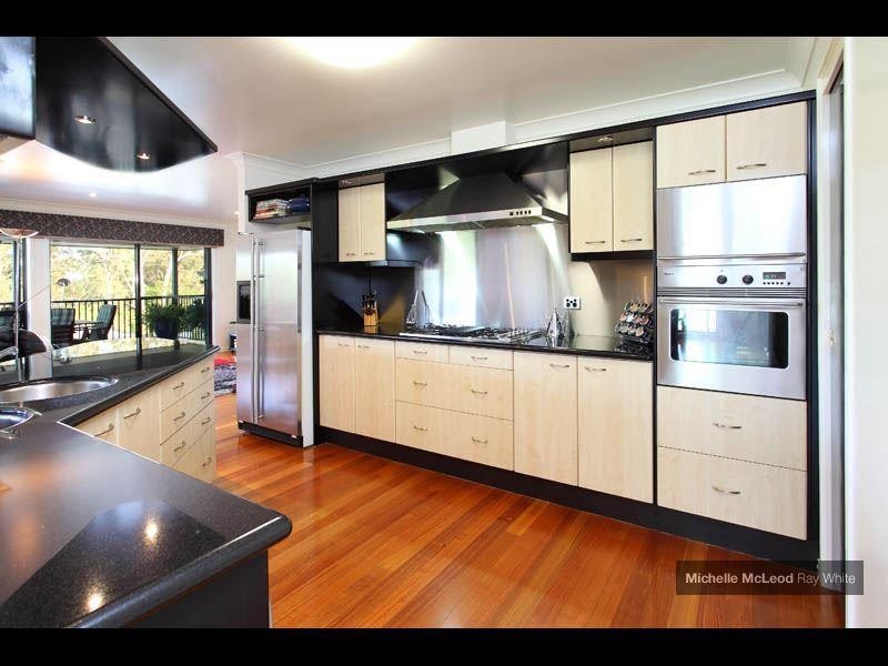 17 Carissa Place, Chapel Hill QLD 4069