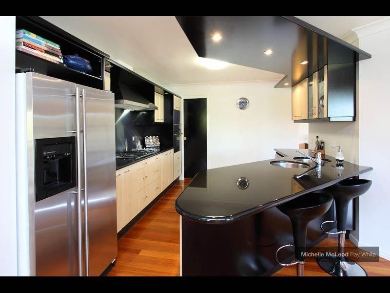 17 Carissa Place, Chapel Hill QLD 4069