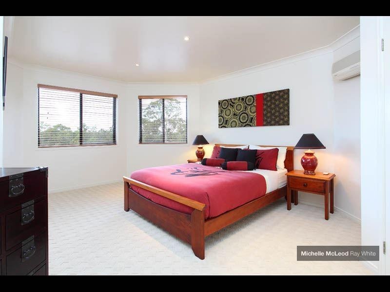 17 Carissa Place, Chapel Hill QLD 4069