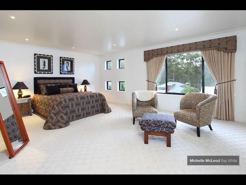 17 Carissa Place, Chapel Hill QLD 4069