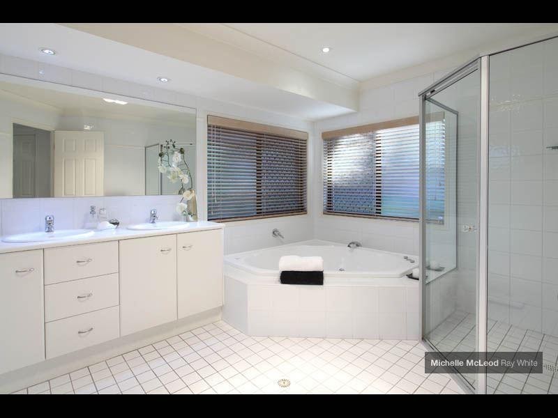 17 Carissa Place, Chapel Hill QLD 4069